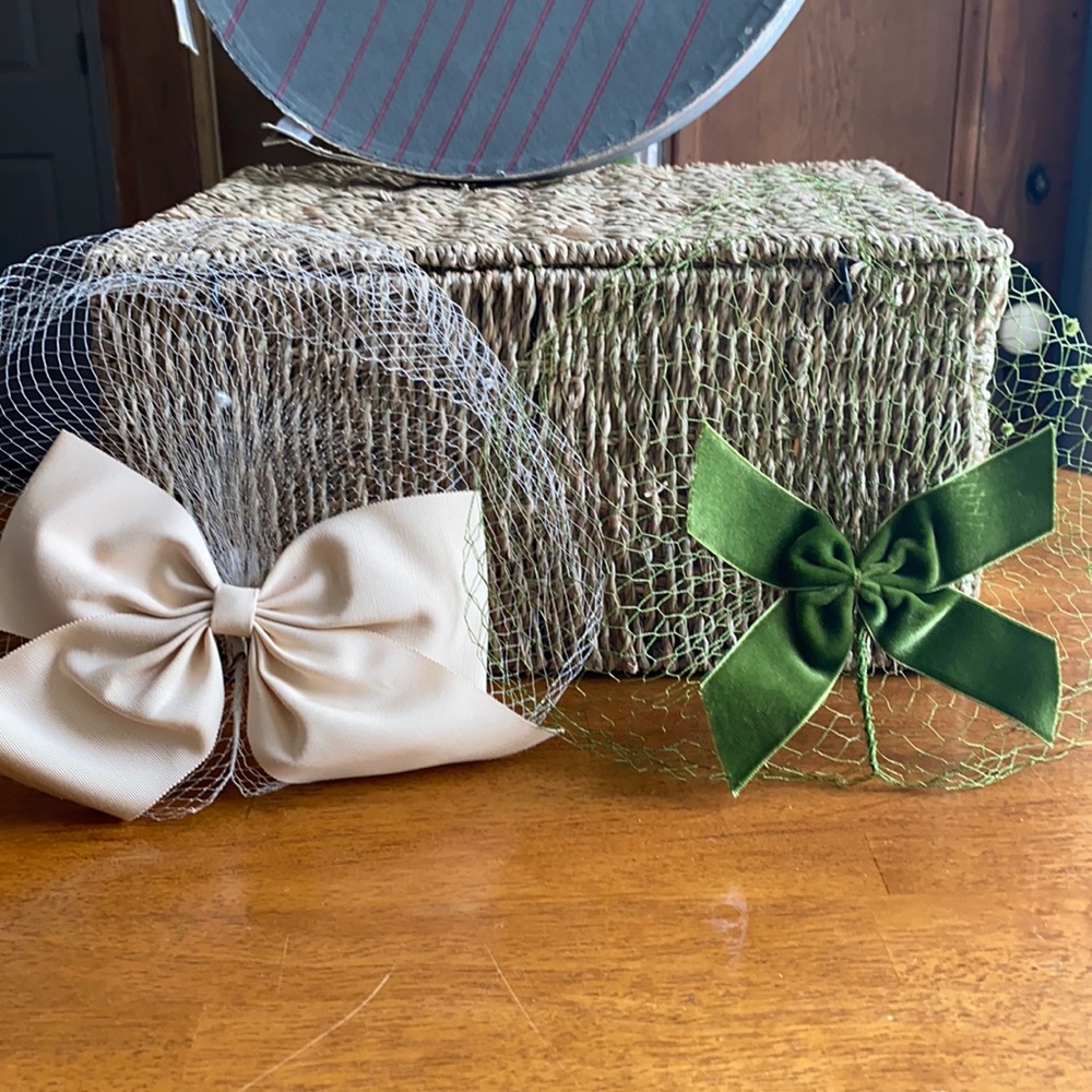 Vintage Hair accessories w/ bows in tan and green